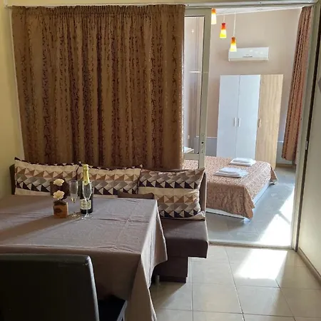 公寓 Devora 1 & Bar & Restaurant *