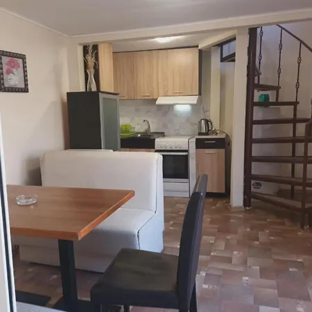 Devora 1 & Bar & Restaurant Apartmán