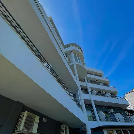 公寓 Devora 1 & Bar & Restaurant 瓦爾納