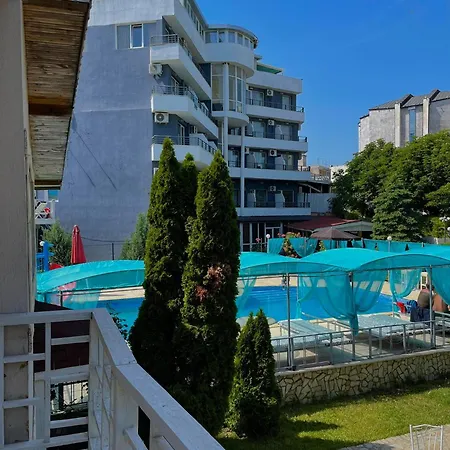 Devora 1 & Bar & Restaurant Apartmán