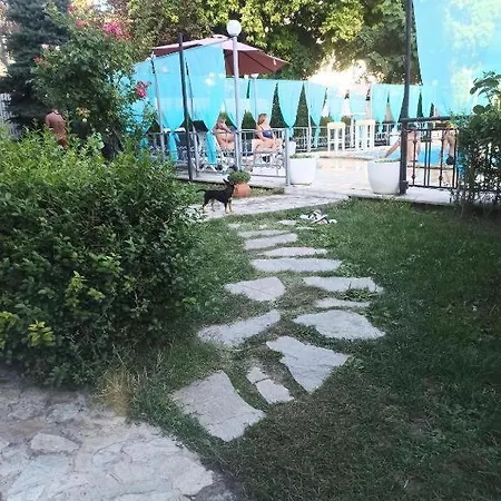 Devora 1 & Bar & Restaurant Apartment